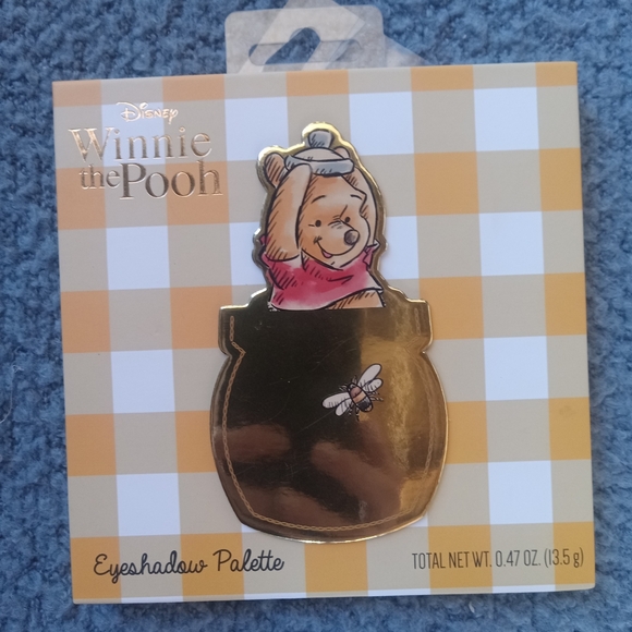 NWT Winnie The Poo Eyeshadow Palette - Picture 1 of 3